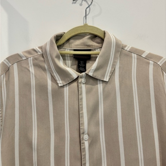 H&M Men’s Button Down T-Shirt - Picture 3 of 6